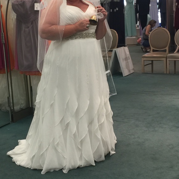 Chiffon Wedding dress - Picture 3 of 15